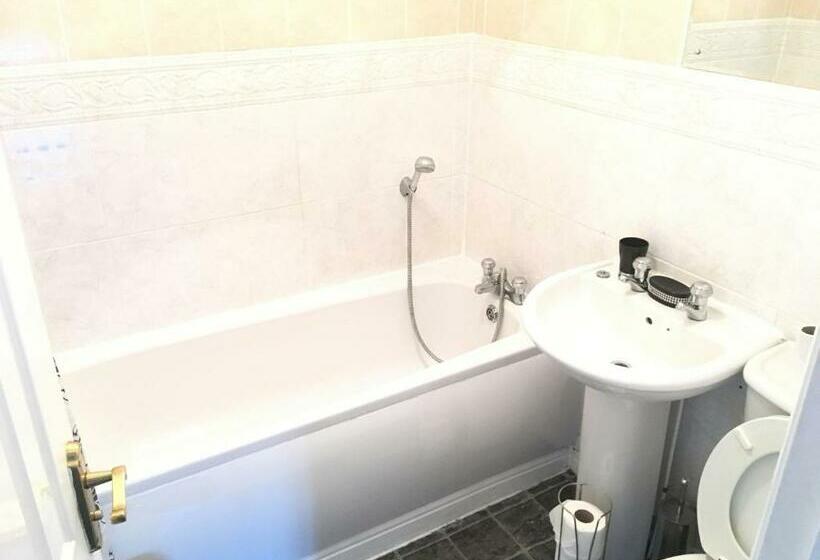 פנסיון My Places Abbotsfield Court Townhouse 4