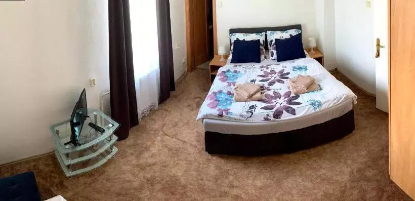 Majatalo Ubytovanie Violet