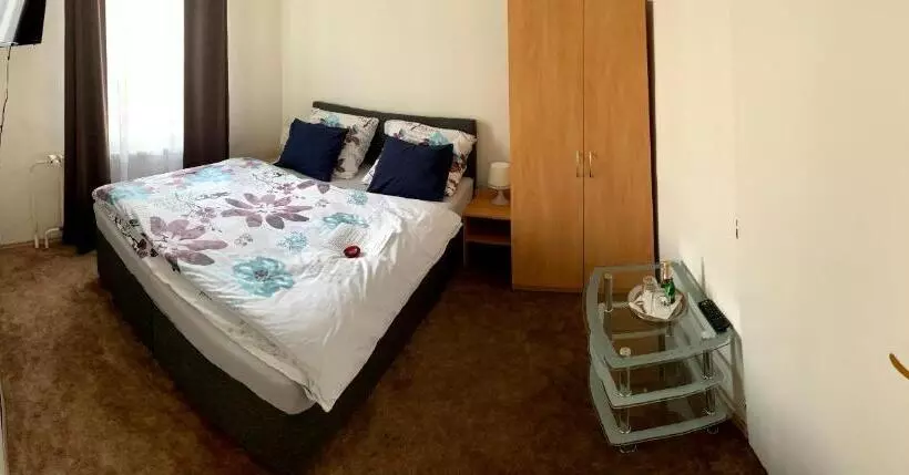 Majatalo Ubytovanie Violet