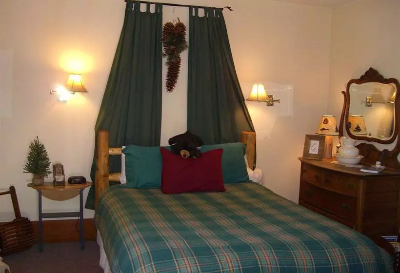 Bed and Breakfast Tahoma Meadows   Sugar Pine Cabin