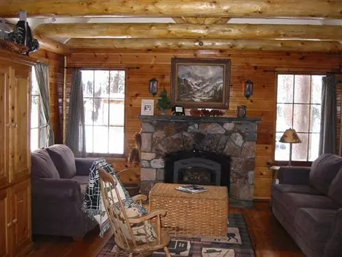 Bed and Breakfast Tahoma Meadows   Sugar Pine Cabin