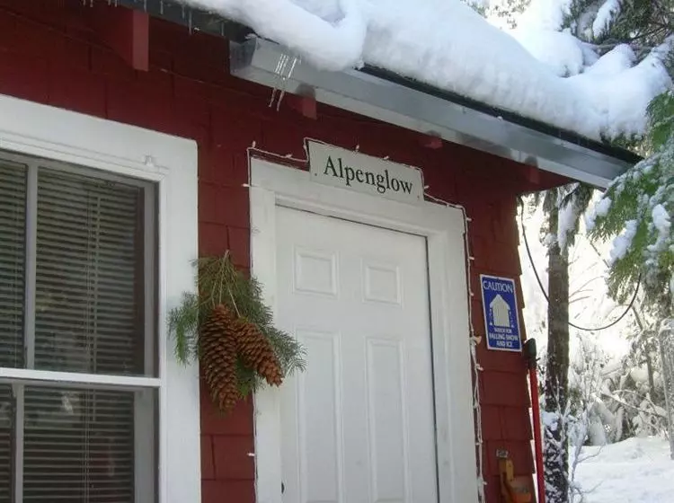 Bed and Breakfast Tahoma Meadows   Sugar Pine Cabin