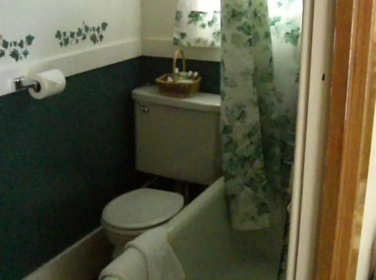 Bed and Breakfast Tahoma Meadows   Sugar Pine Cabin