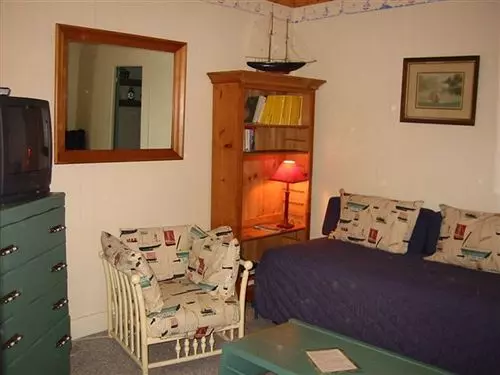 Bed and Breakfast Tahoma Meadows   Sugar Pine Cabin