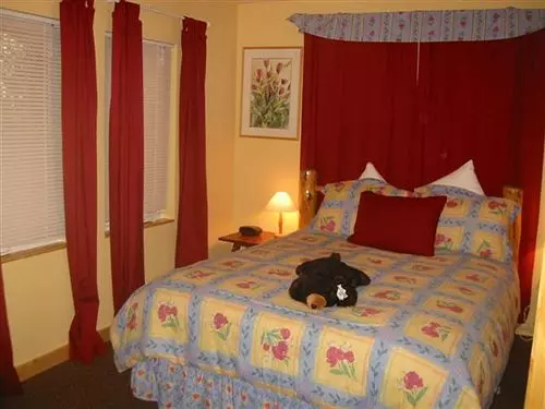 Bed and Breakfast Tahoma Meadows   Sugar Pine Cabin