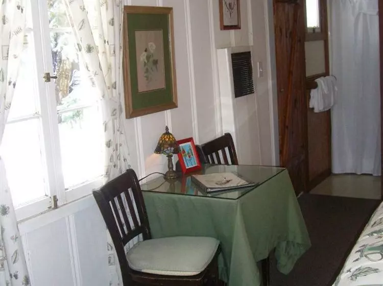 Bed and Breakfast Tahoma Meadows   Sugar Pine Cabin