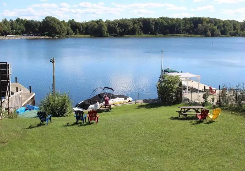 فندق Bayside Inn & Waterfront Suites