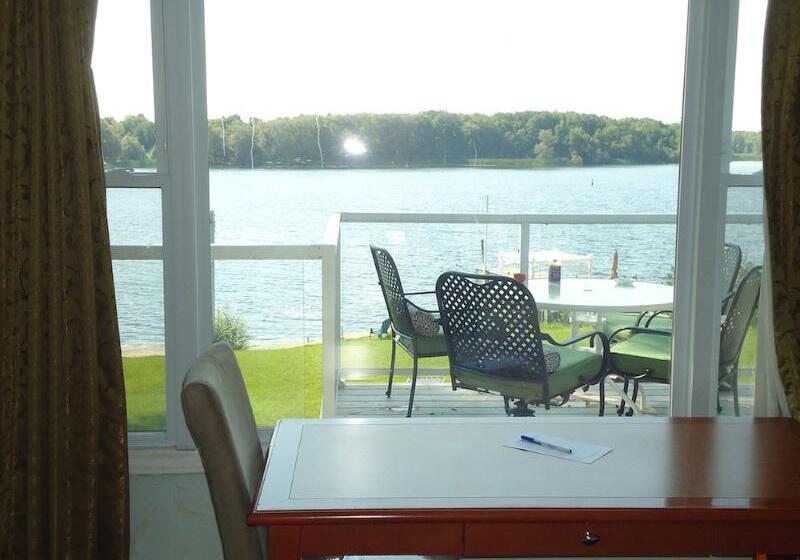 فندق Bayside Inn & Waterfront Suites