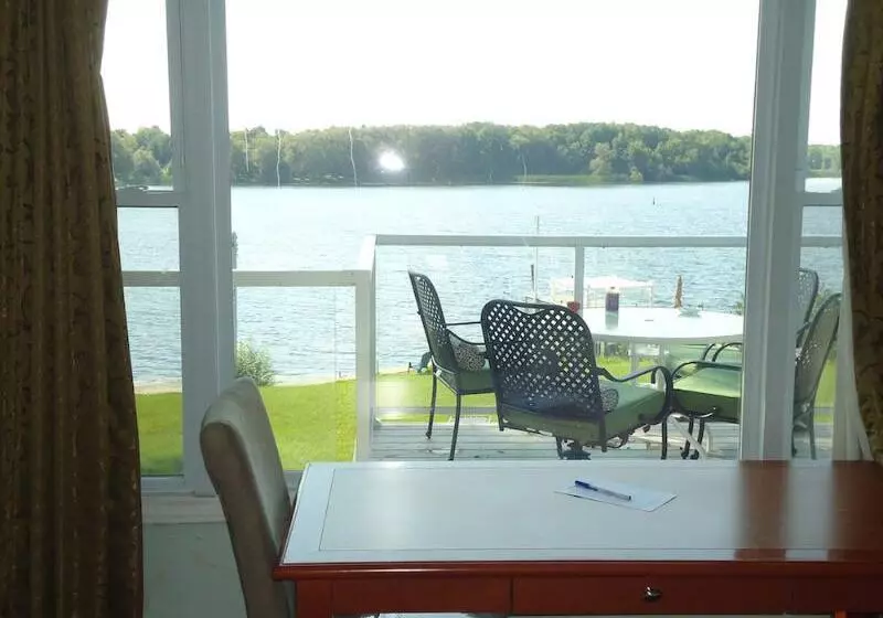 فندق Bayside Inn & Waterfront Suites