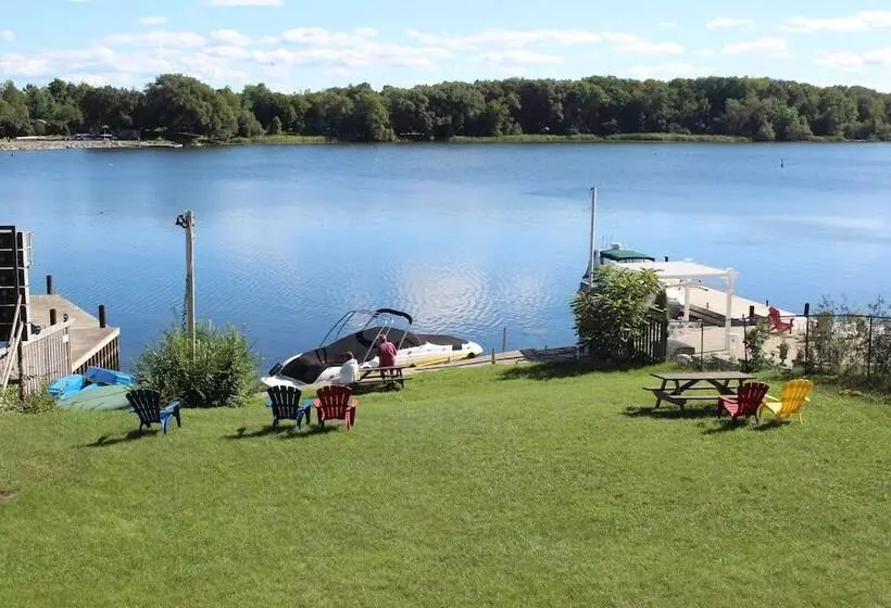 فندق Bayside Inn & Waterfront Suites