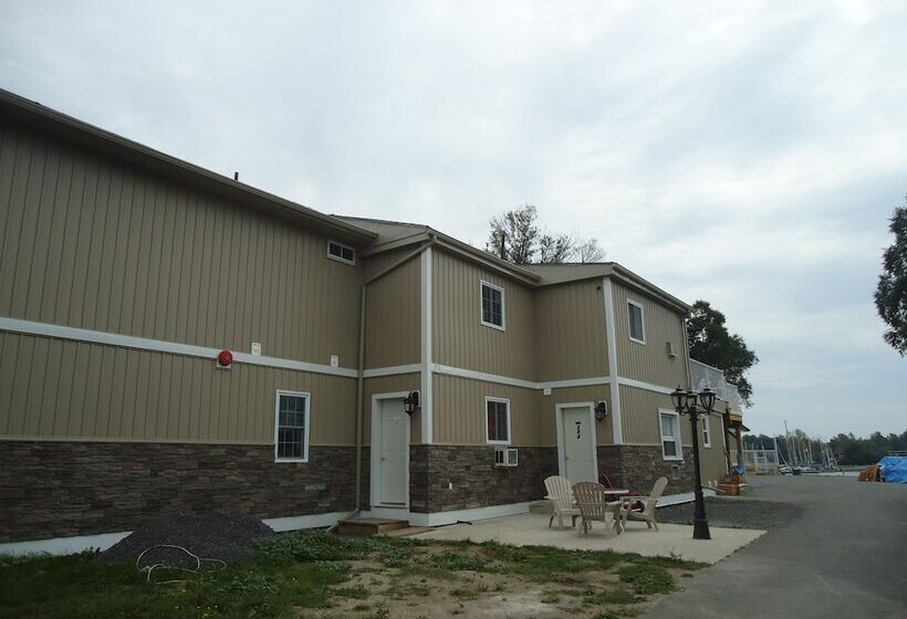 فندق Bayside Inn & Waterfront Suites