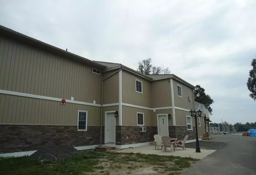 فندق Bayside Inn & Waterfront Suites