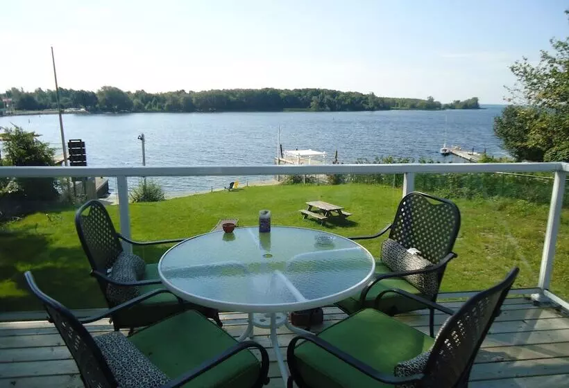 فندق Bayside Inn & Waterfront Suites