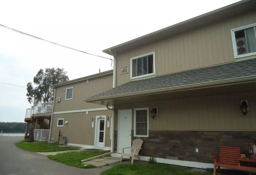 فندق Bayside Inn & Waterfront Suites