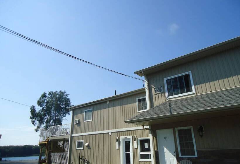 فندق Bayside Inn & Waterfront Suites