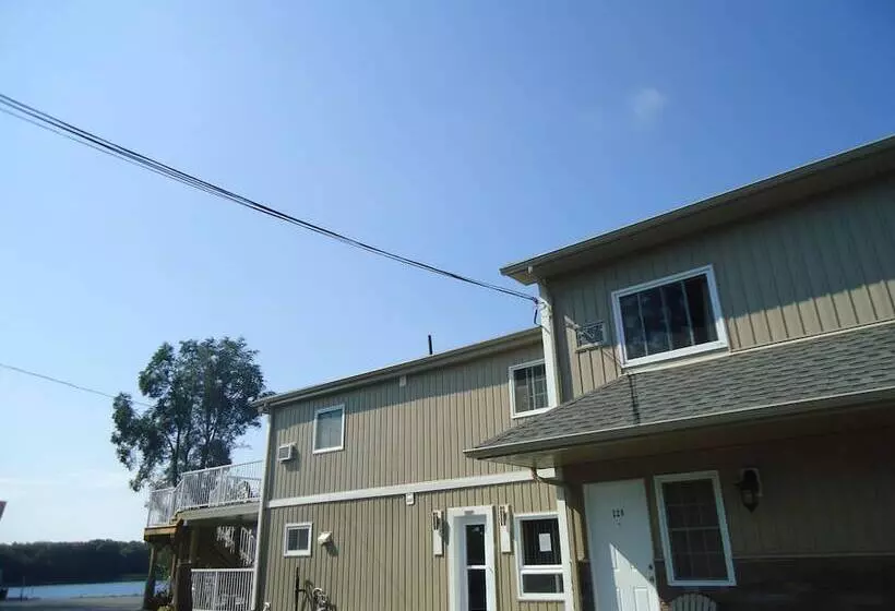 فندق Bayside Inn & Waterfront Suites