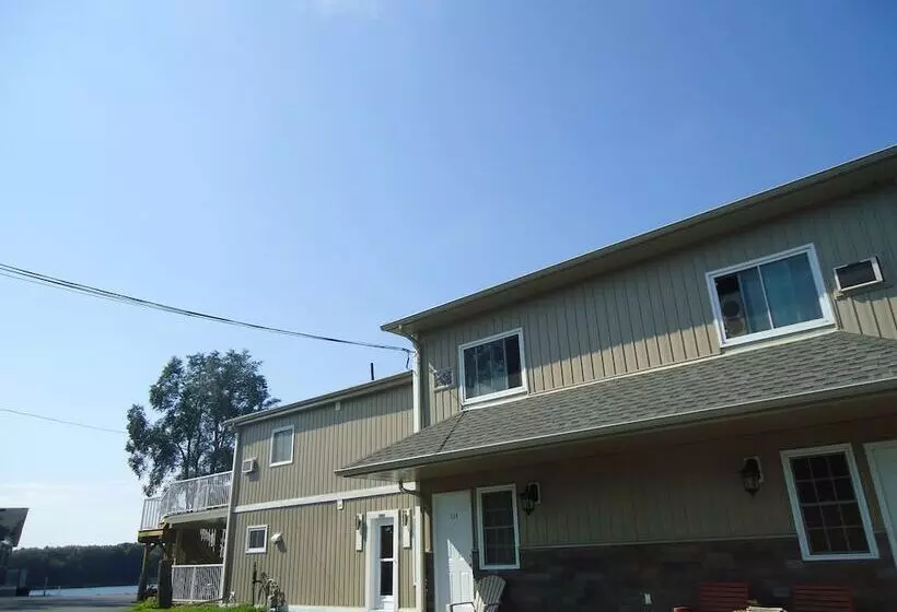 فندق Bayside Inn & Waterfront Suites