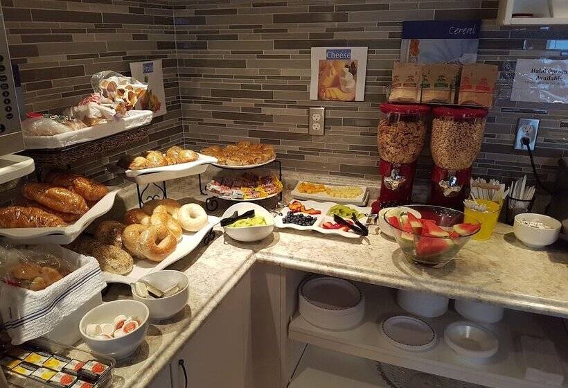 فندق Bayside Inn & Waterfront Suites