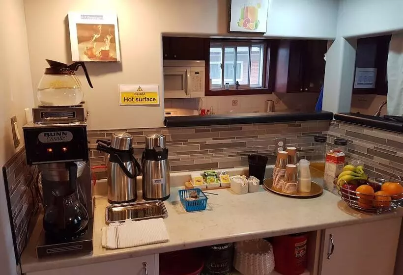 فندق Bayside Inn & Waterfront Suites