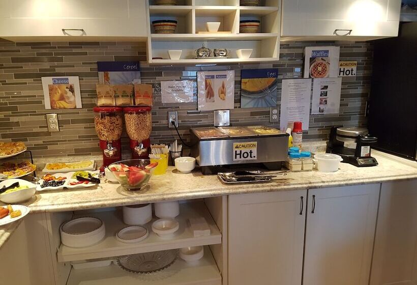 فندق Bayside Inn & Waterfront Suites