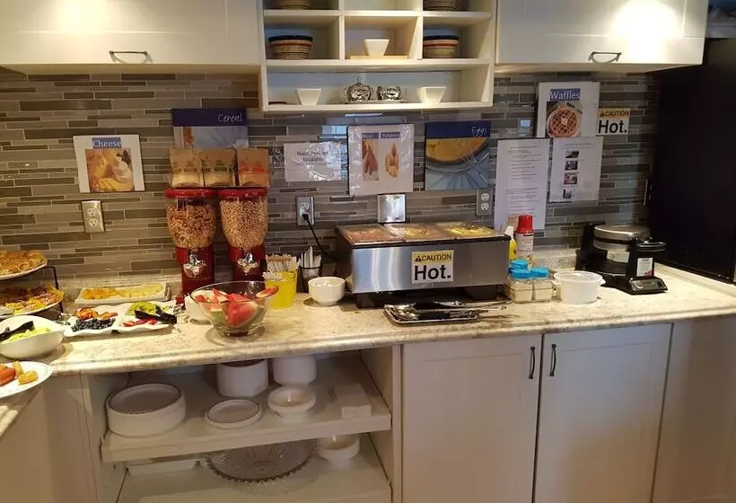 فندق Bayside Inn & Waterfront Suites