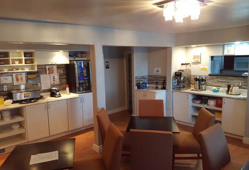 فندق Bayside Inn & Waterfront Suites