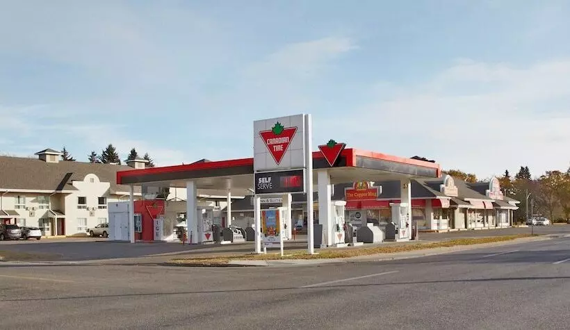 Hotel Colonial Square Inn & Suites