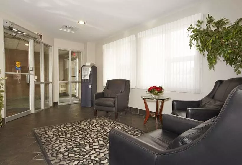 Hotel Colonial Square Inn & Suites