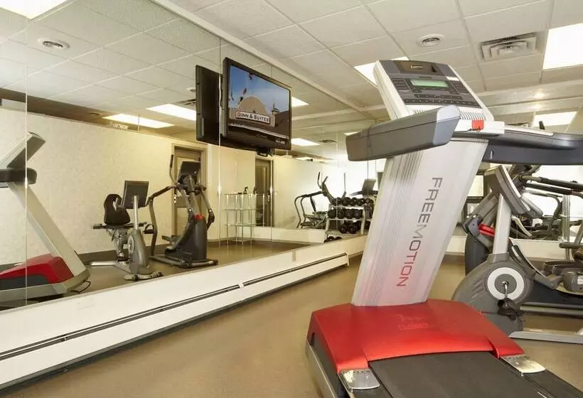 Hotel Colonial Square Inn & Suites