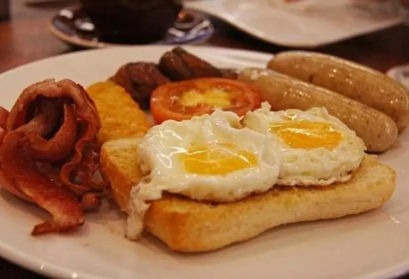 Hotel Colonial Square Inn & Suites