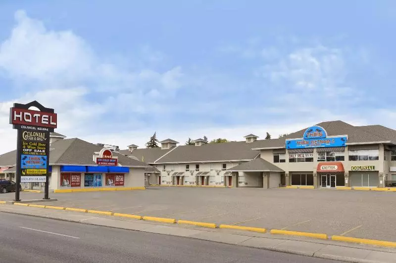 Hotel Colonial Square Inn & Suites