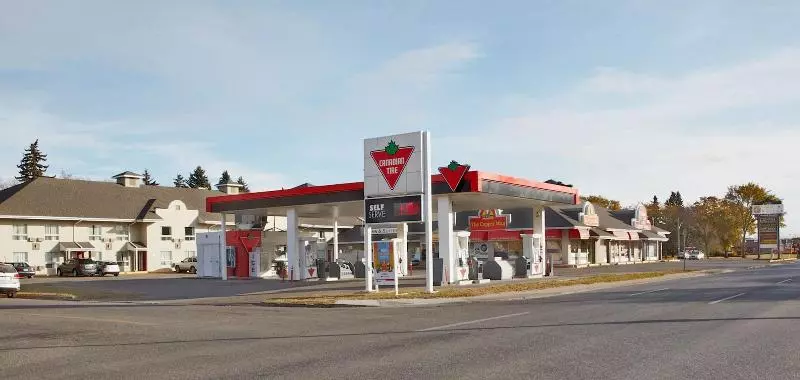 Hotel Colonial Square Inn & Suites