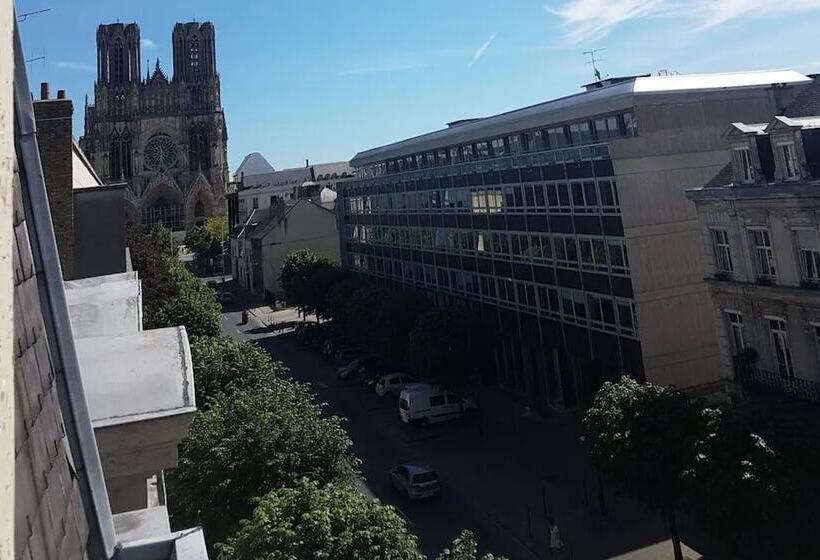 هتل De La Cathedrale