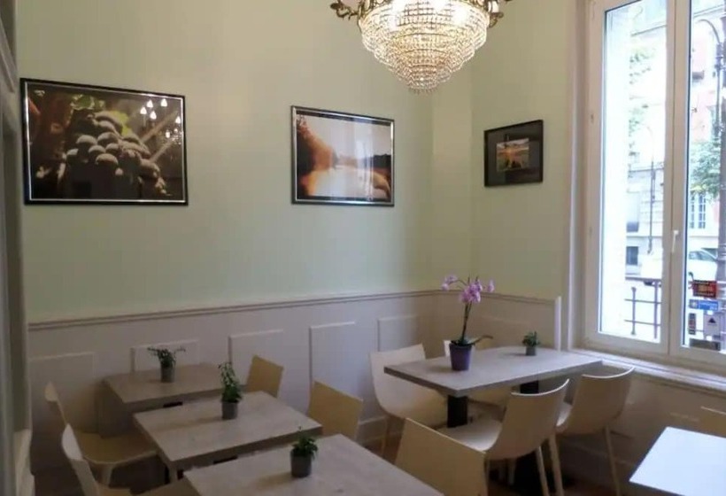 هتل De La Cathedrale