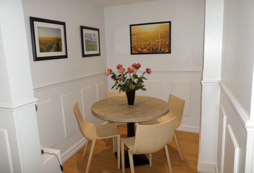 هتل De La Cathedrale