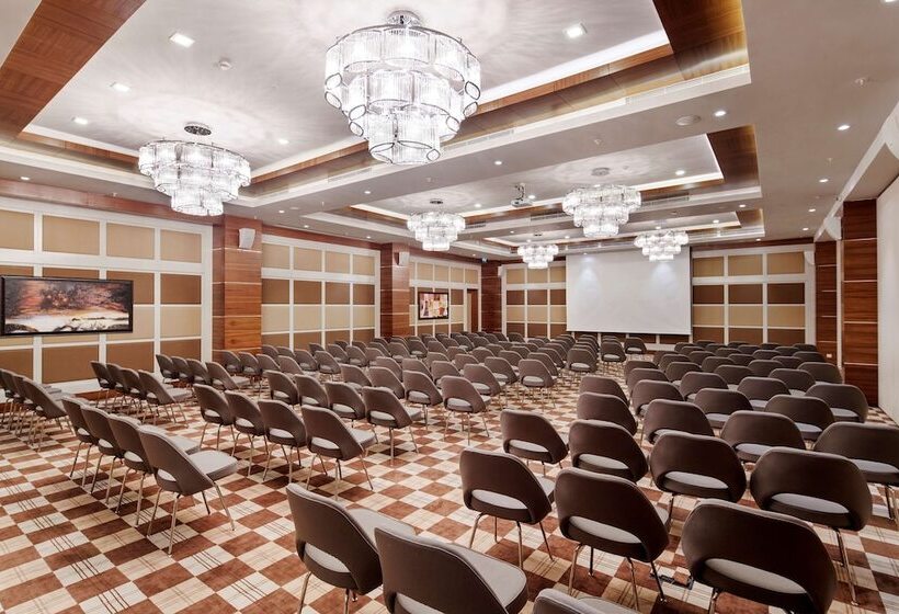 בית מלון כפרי Doubletree By Hilton Kusadasi   Special Class