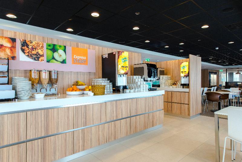 فندق Holiday Inn Express Rotterdam Central Station, An Ihg