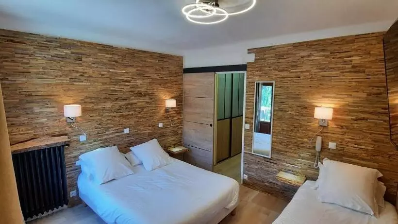 Отель Hôtel Chastellares