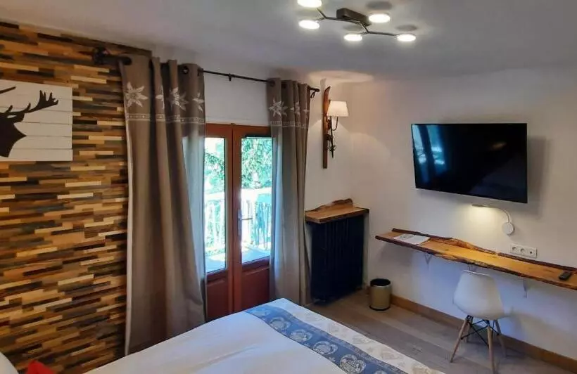 Отель Hôtel Chastellares