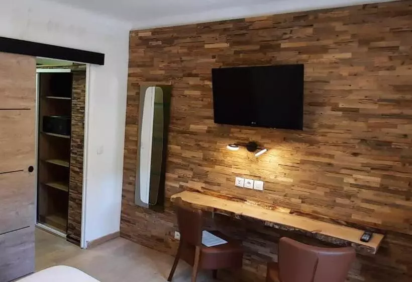 Отель Hôtel Chastellares