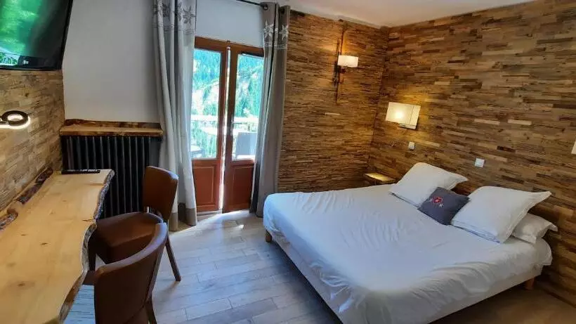 Отель Hôtel Chastellares