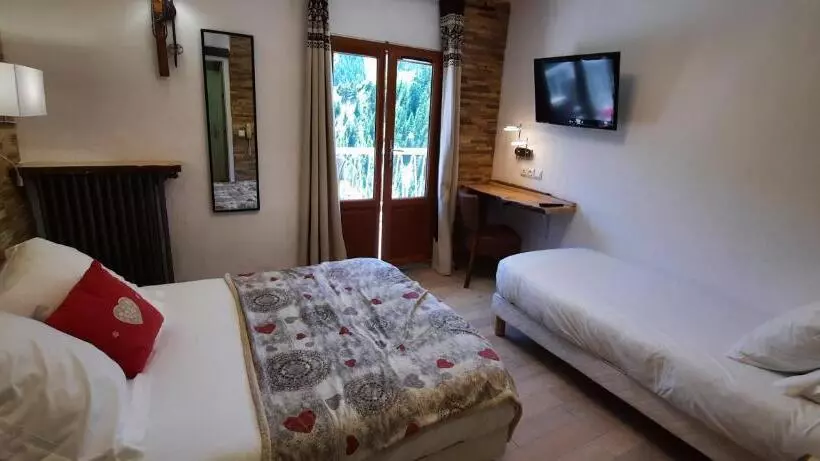 Отель Hôtel Chastellares