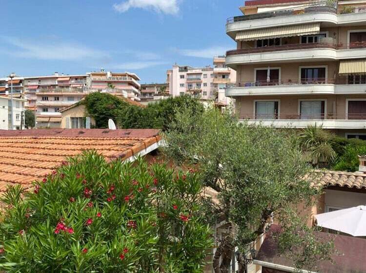 בית מלון כפרי Hôtel Le Derby