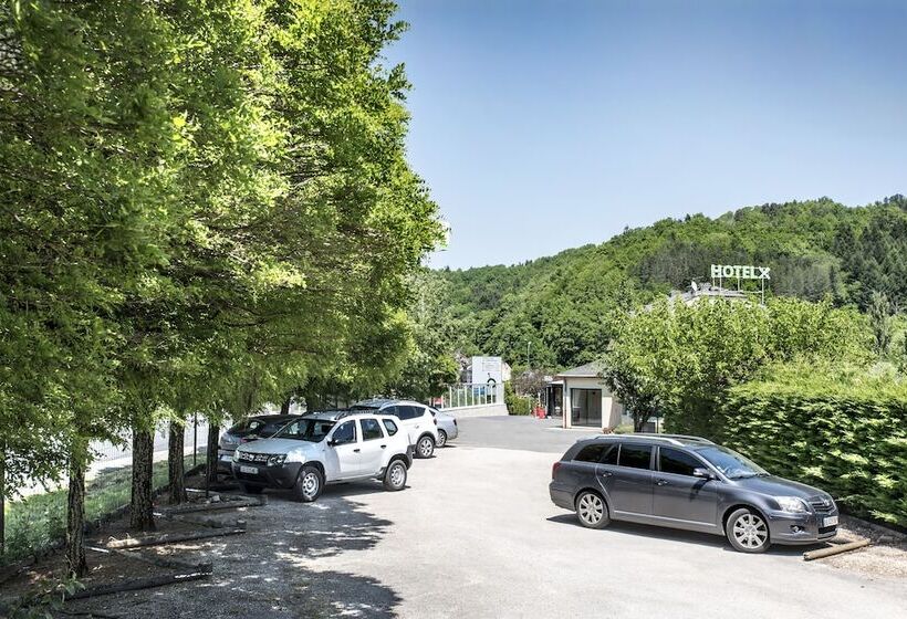 ホテル Hôtel Restaurant Le Calice Du Gevaudan   A75