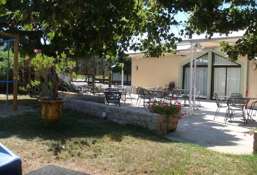 ホテル Hôtel Restaurant Le Calice Du Gevaudan   A75