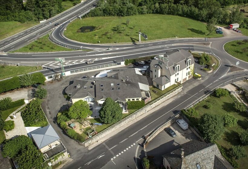 ホテル Hôtel Restaurant Le Calice Du Gevaudan   A75