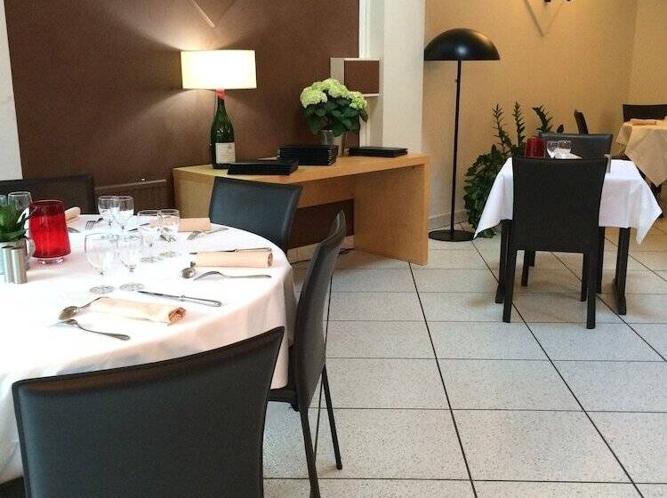 ホテル Hôtel Restaurant Le Calice Du Gevaudan   A75