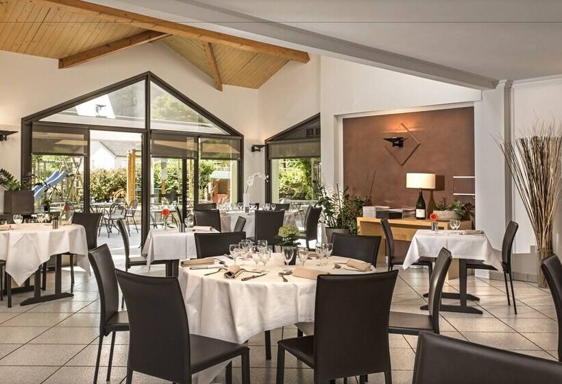 ホテル Hôtel Restaurant Le Calice Du Gevaudan   A75