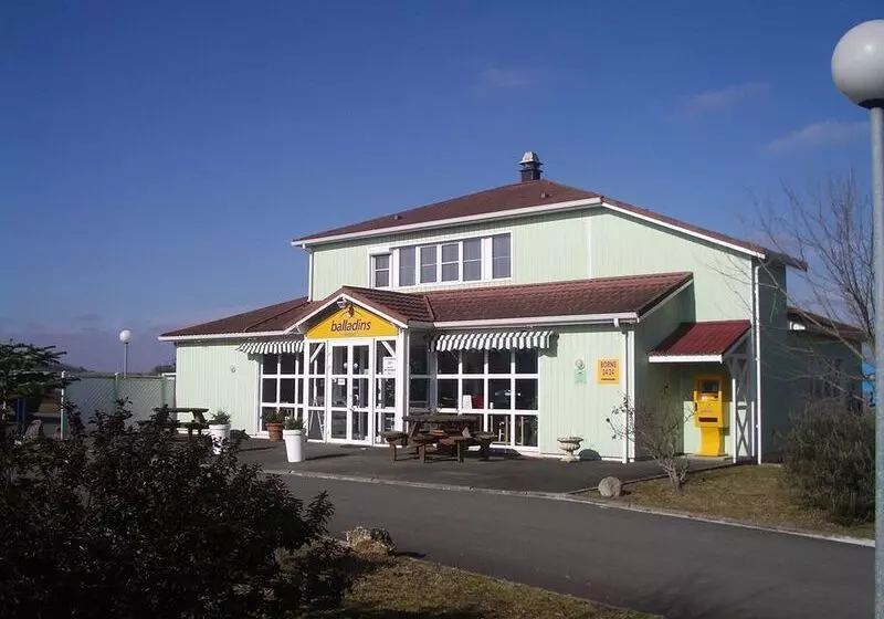 هتل Kyriad Direct Saintes