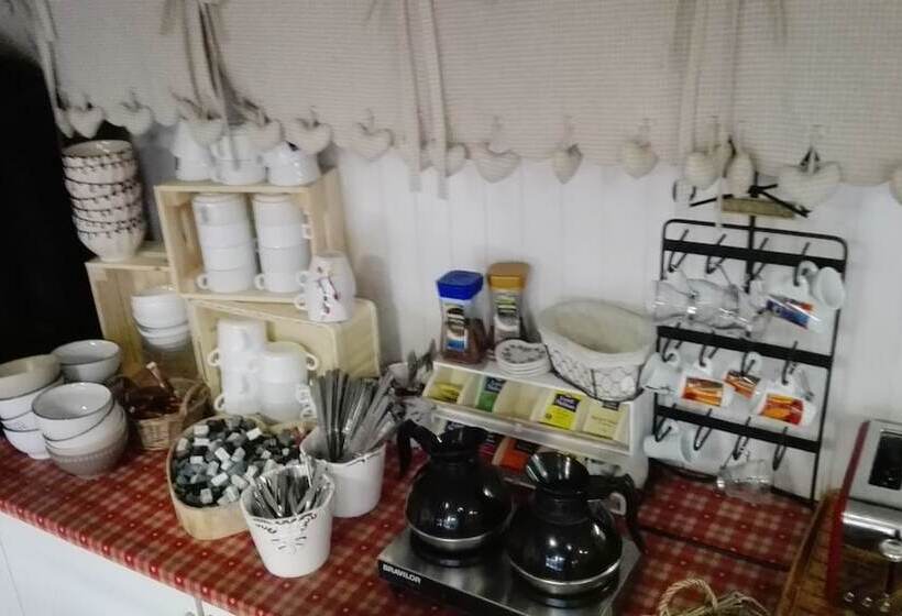 בית מלון כפרי Kyriad Direct Saintes